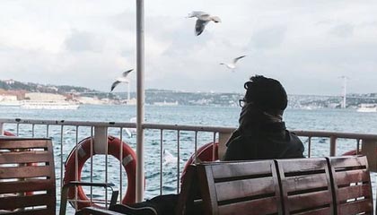 深圳球迷在王哲林罚球时大喊“沪上阿姨”,后者被干扰后不中